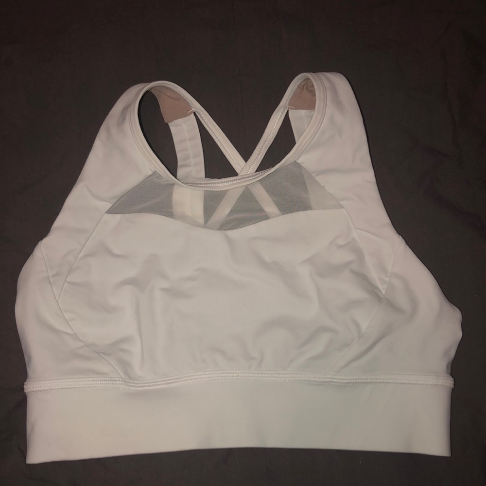 White lululemon sports bra